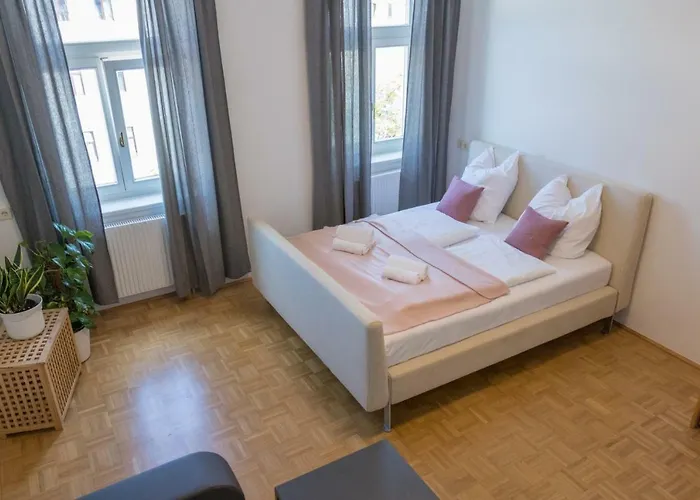 Kingsize Station Apartment *