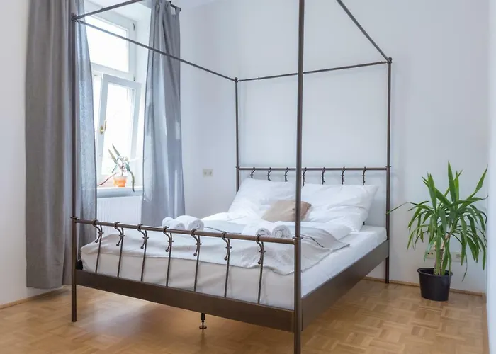 Kingsize Station Apartment