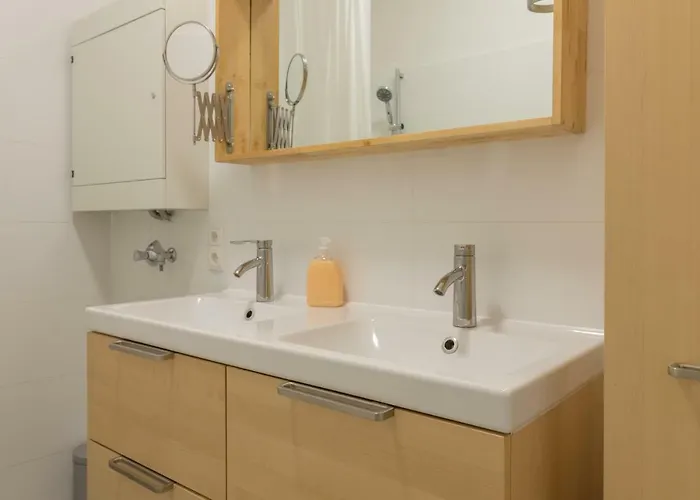 Kingsize Station Apartment *